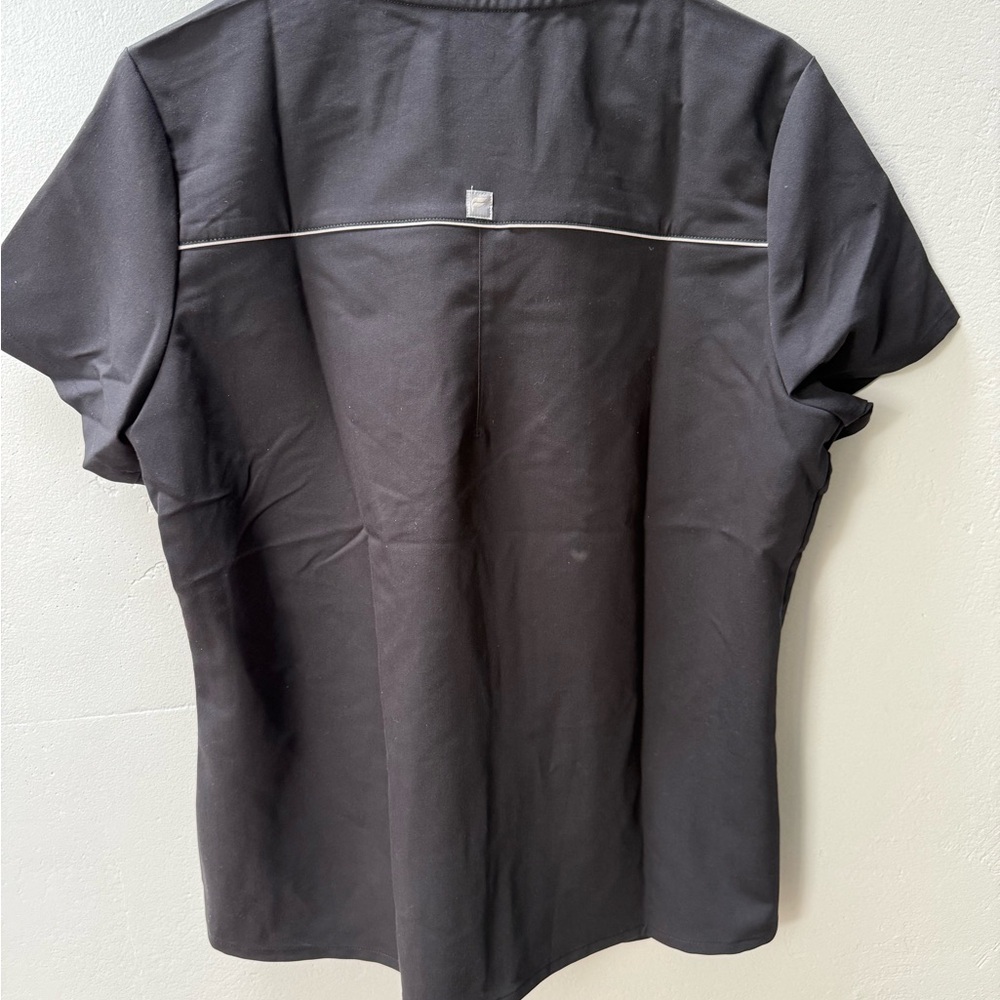 Method 2-Pocket Scrub Top (Reflective) - Picture 3 of 6